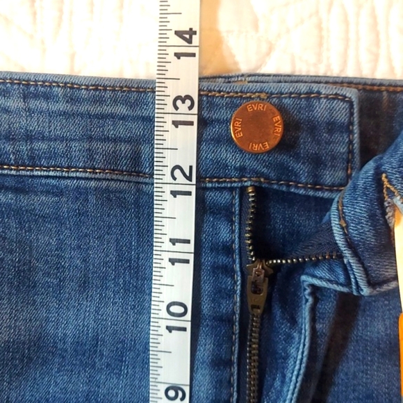 🆕➕️ Evri Ankle Distressed and Stretchy Size 24W Blue Jeans - Picture 8 of 9